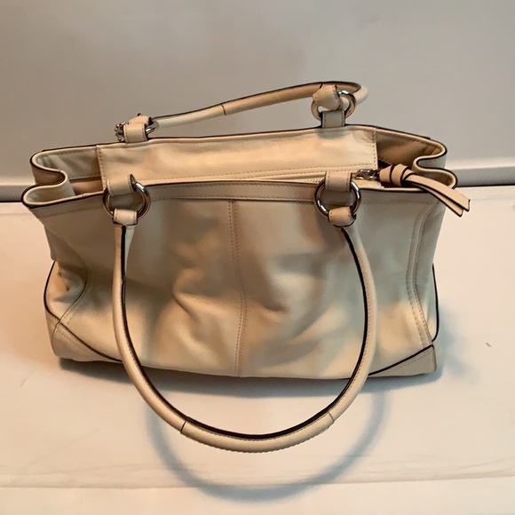 Coach Cream Leather Shoulder Bag - Picture 3 of 6